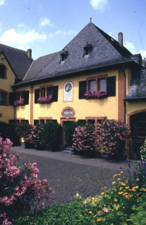  Weingut Staffelter Hof  Баузендорф